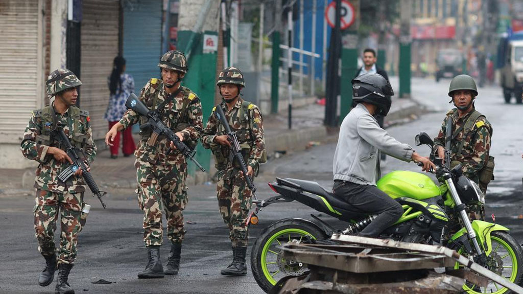 নেপাল পরিস্থিতি শান্ত, রাস্তায় সেনাবাহিনীর টহল