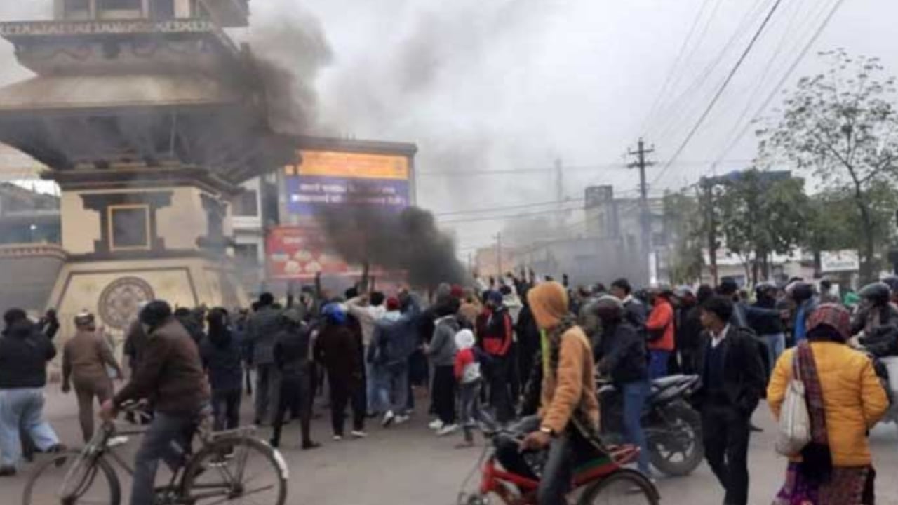 নেপালে সাম্প্রদায়িক সহিংসতায় সীমান্তবর্তী শহরে কারফিউ জারি