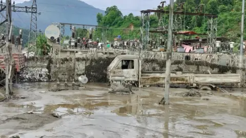 বাংলাদেশে নেপালের বিদ্যুৎ রপ্তানি পুরোপুরি বন্ধ