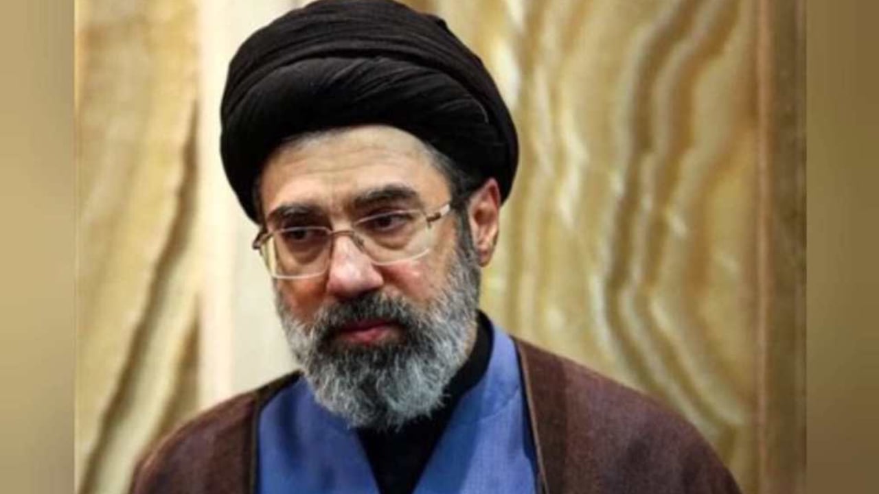 মোজতবা খামেনির প্রতি ইরানের প্রেসিডেন্টসহ সকল বাহিনীর আনুগত্য প্রকাশ