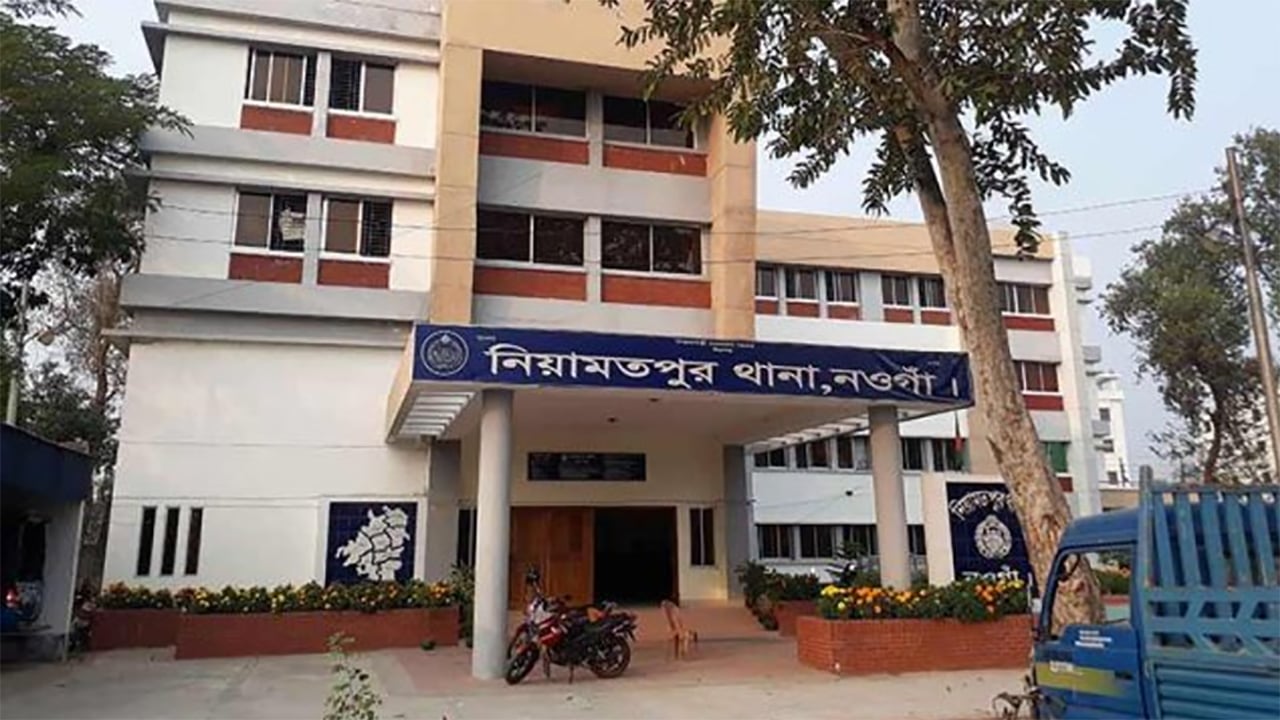 নওগাঁয় একই পরিবারের ৪ জনকে গলা কেটে হত্যা