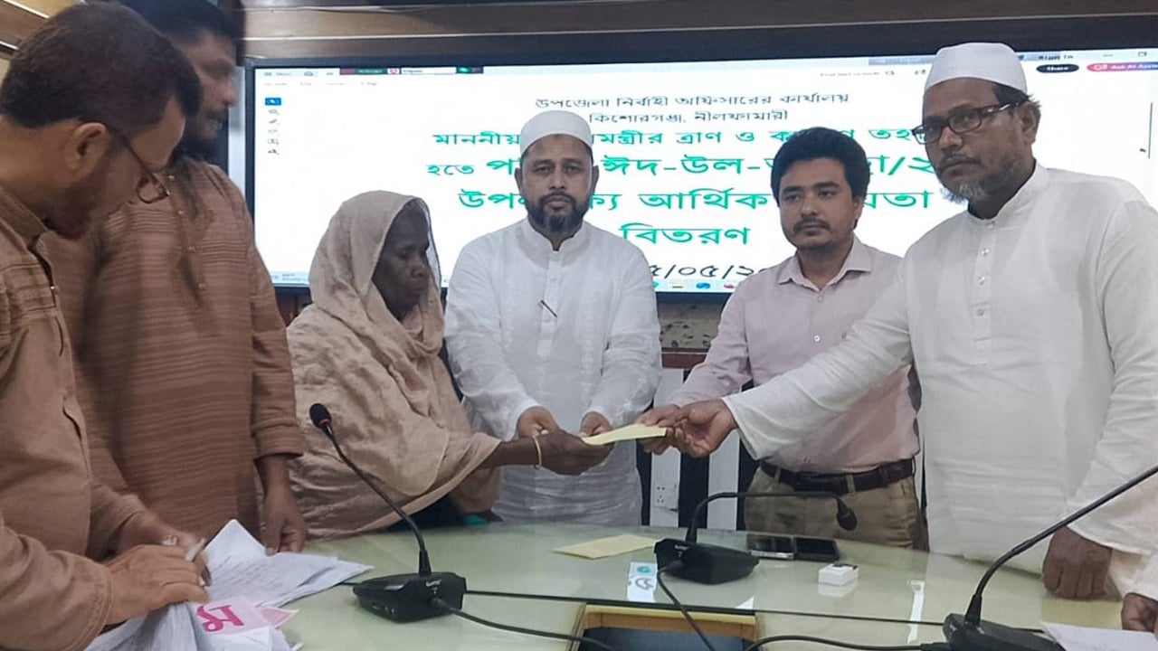 কিশোরগঞ্জে প্রধানমন্ত্রীর উপহার পেল ২৫০ হতদরিদ্র