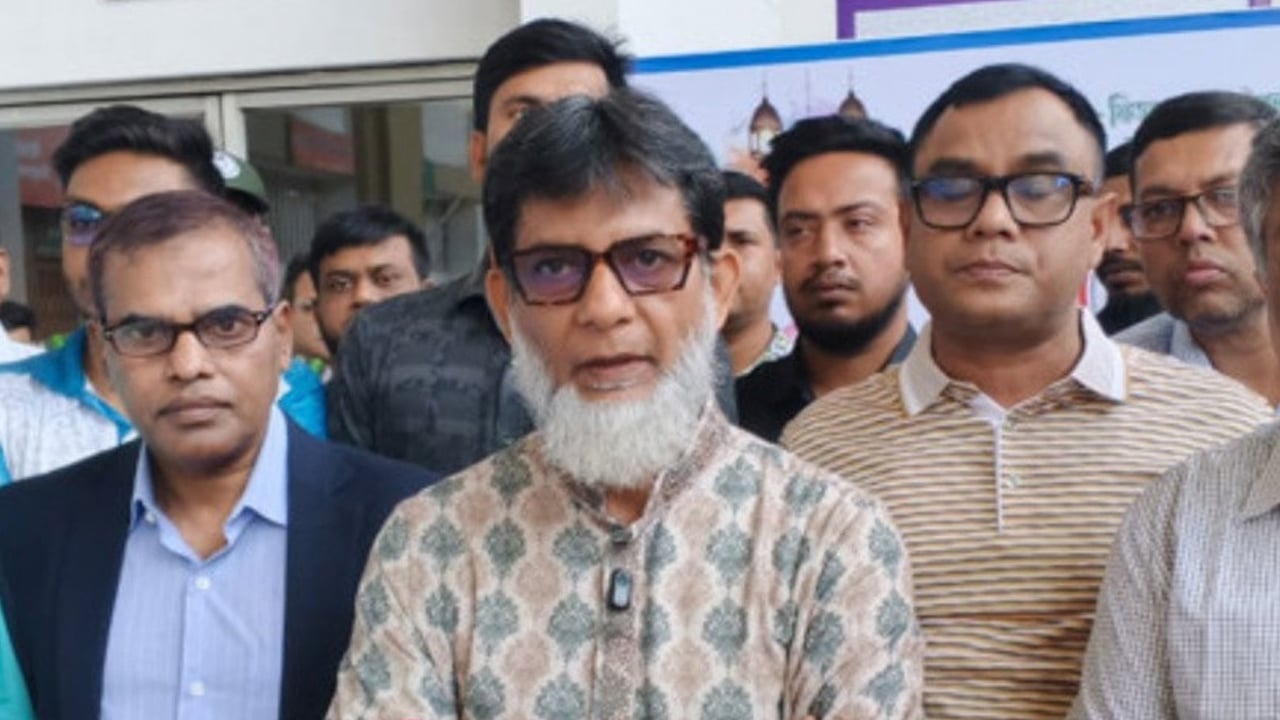 নীলসাগর এক্সপ্রেসের দুর্ঘটনায় স্টেশন মাস্টার ও চালক বরখাস্ত