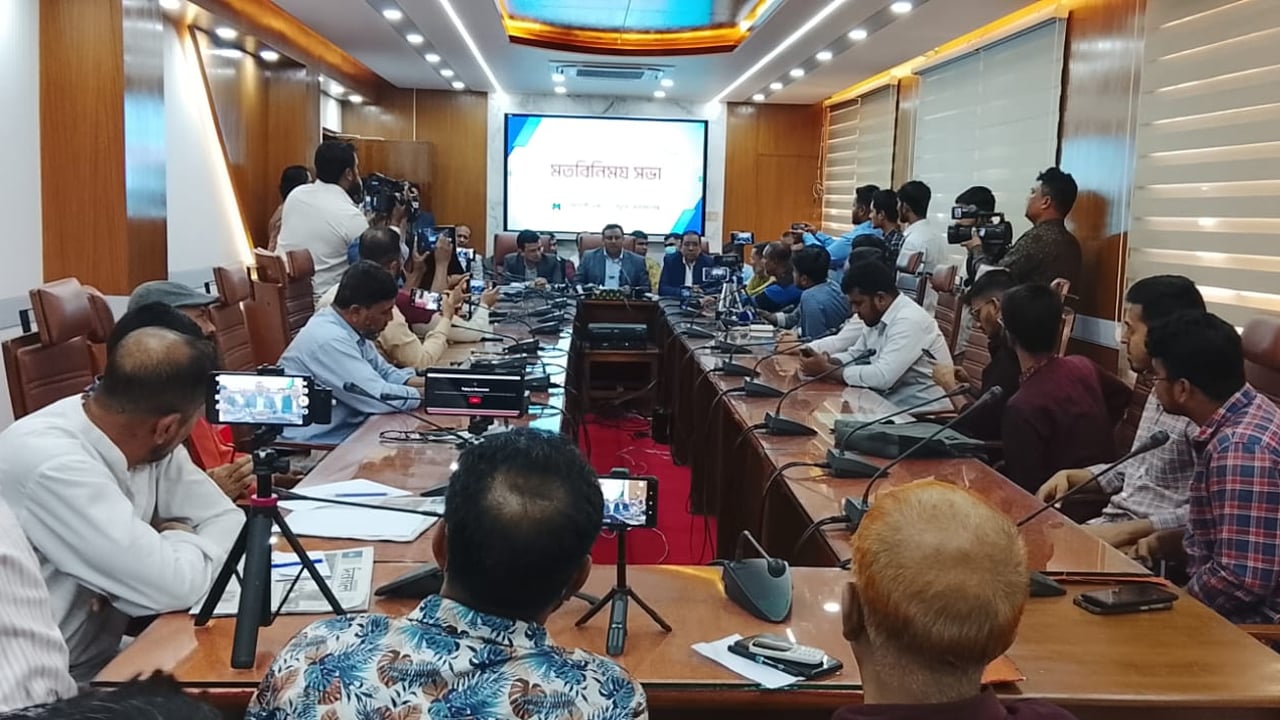 গণমাধ্যমকর্মীদের সঙ্গে নোবিপ্রবি উপাচার্যের মতবিনিময়