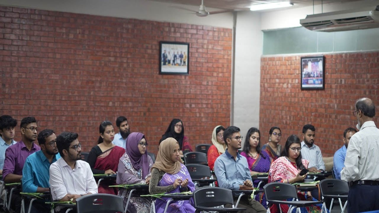 এনইউবির নবীন শিক্ষকদের প্রশিক্ষণ কর্মশালা অনুষ্ঠিত