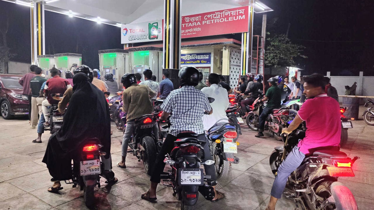 সিলেটে পেট্রোল পাম্পগুলোতে তেল বিক্রি বন্ধ