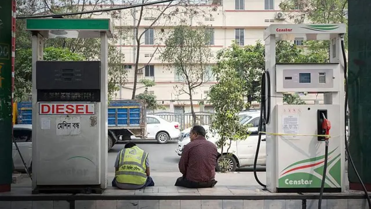 তেল নিয়ে যত তেলেসমাতি দেশে
