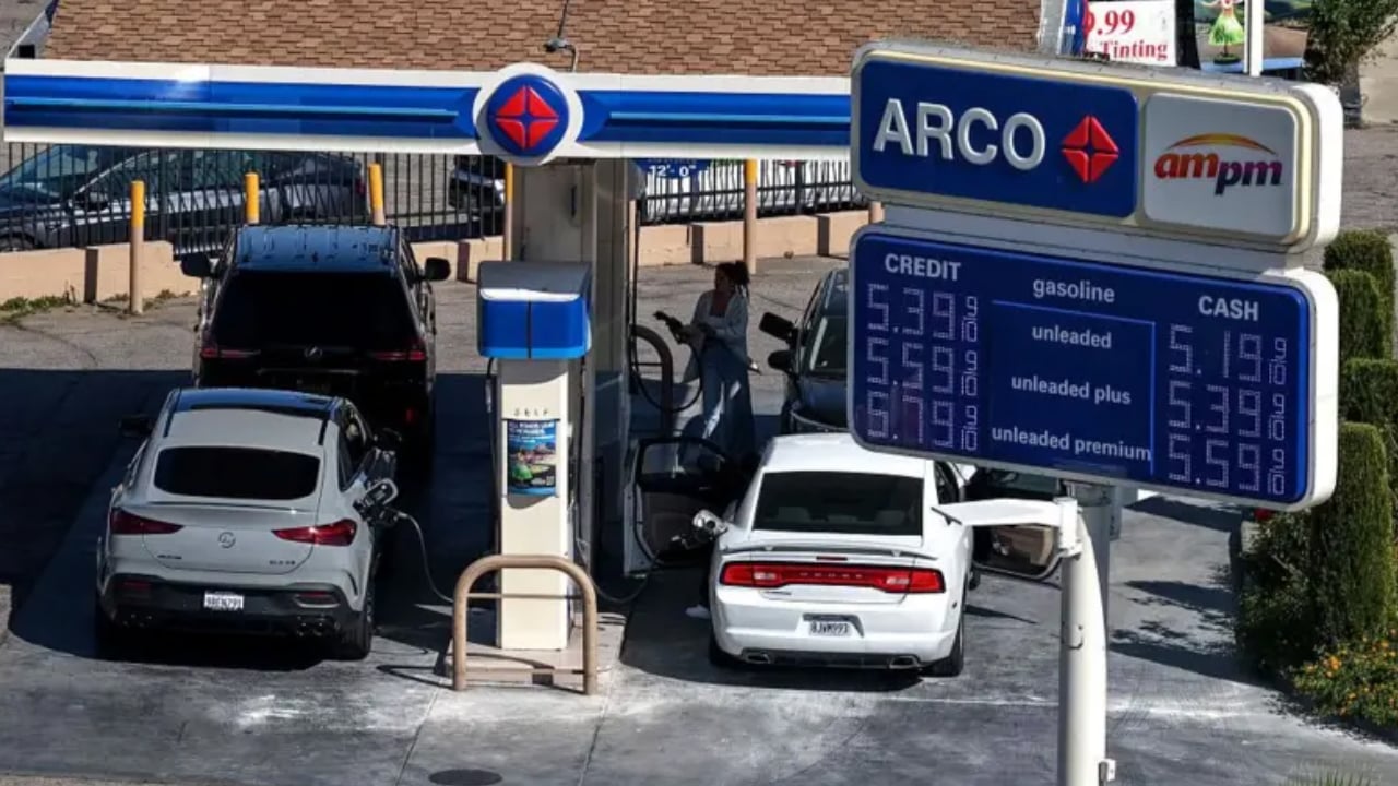 তেলের দাম আবারো ব্যারল প্রতি ১০০ ডলার ছাড়াল