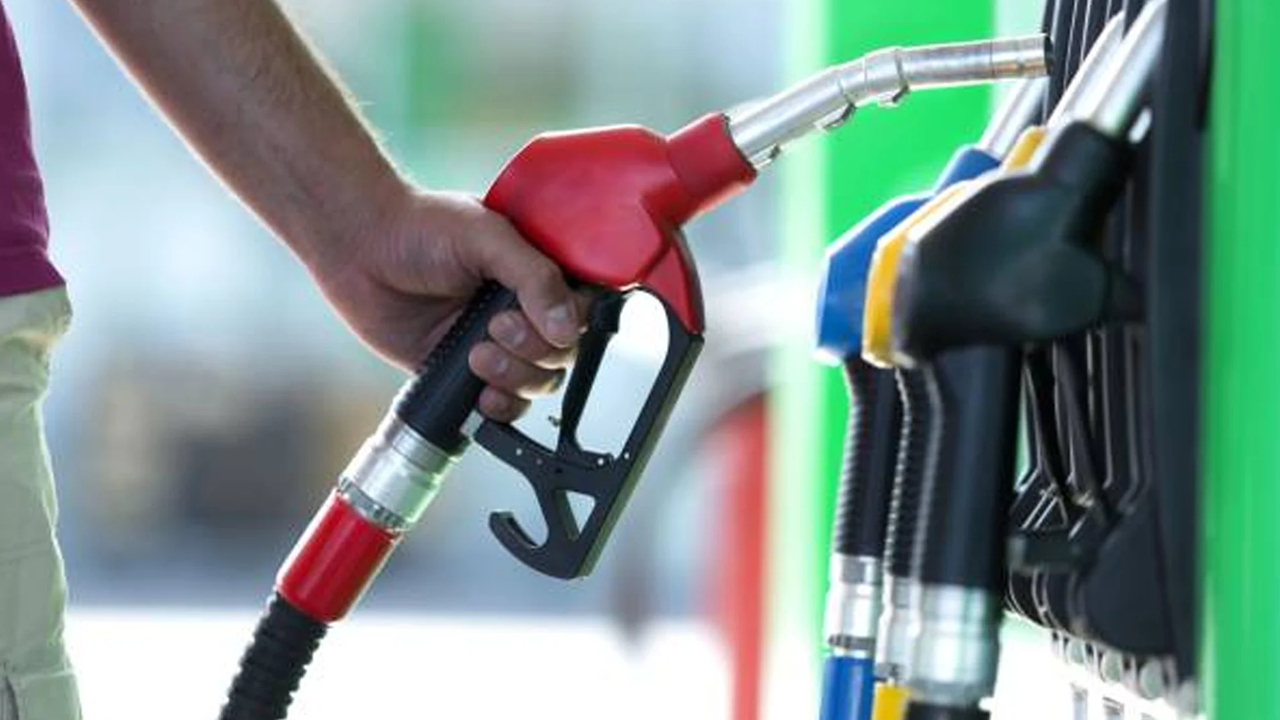 ট্রাম্পের ইরানে হামলা স্থগিতের ঘোষণায় তেলের দামে বড় পতন