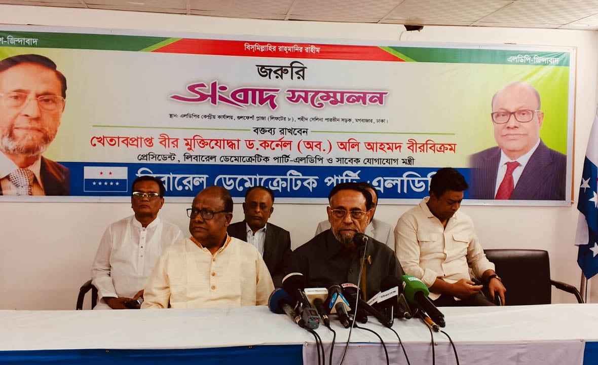 দেশদ্রোহীদের নাম সব জায়গা থেকে মুছে ফেলতে হবে: কর্নেল অলি