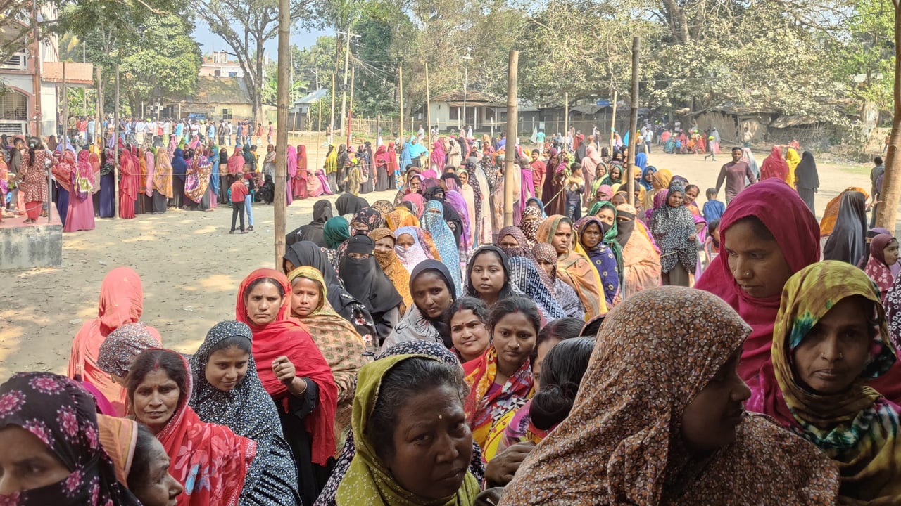 চাটমোহরে দুপুর পর্যন্ত ৪০% ভোট পড়েছে