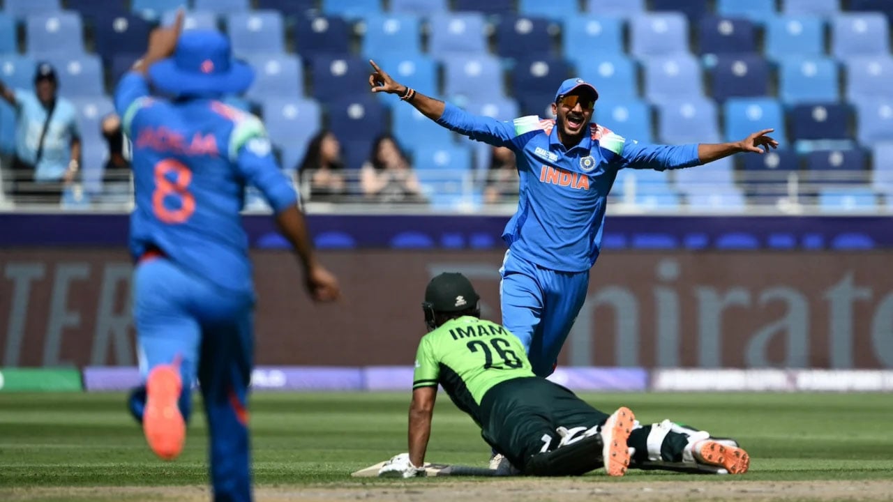 ১০ ওভারের আগেই সাজঘরে পাকিস্তানের দুই ওপেনার