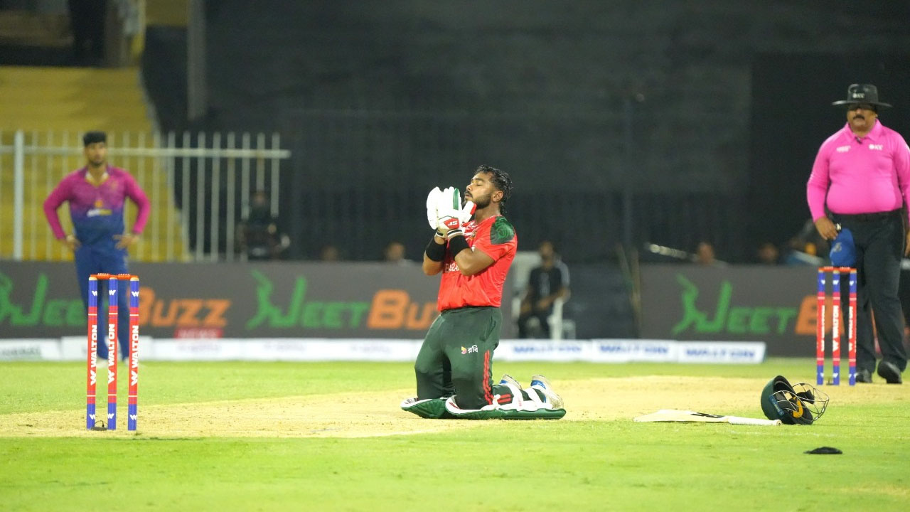 ১২৪ ম্যাচ ও ৯ বছর পর সেঞ্চুরির সুবাস