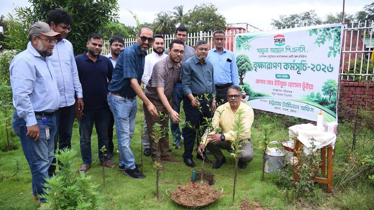 পতেঙ্গায় যমুনা অয়েলের ২০০ বৃক্ষরোপণ 