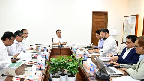 দেশের প্রতিটি ইউনিয়নে খেলার মাঠ গড়ার নির্দেশ প্রধানমন্ত্রীর