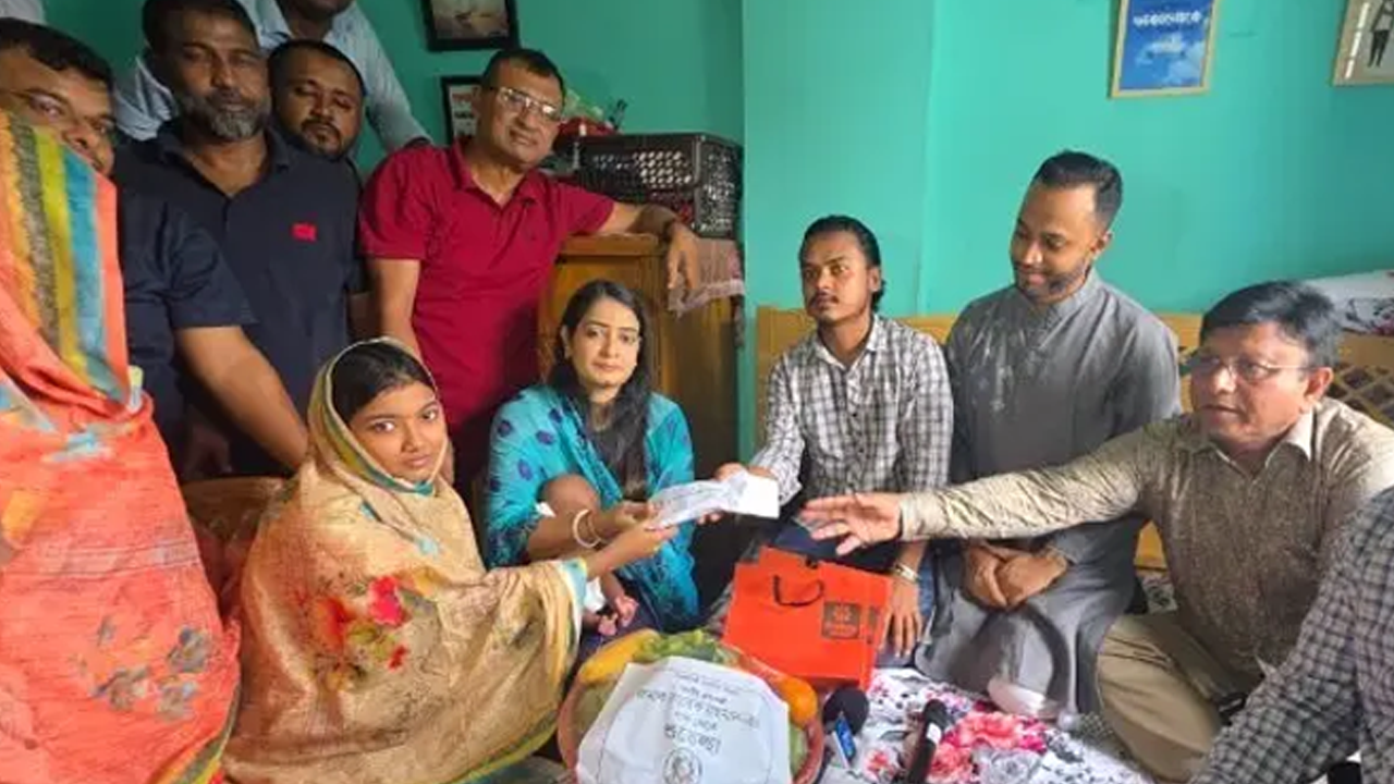 জুলাই যোদ্ধা সুজনের নবজাতক কন্যার জন্য উপহার পাঠালেন প্রধানমন্ত্রী