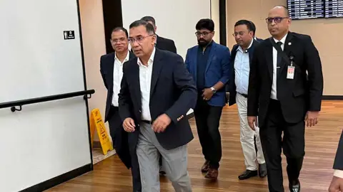 ইস্তাম্বুলে যাত্রাবিরতি শেষে নিউইয়র্কের উদ্দেশে রওনা দিয়েছেন প্রধানমন্ত্রী