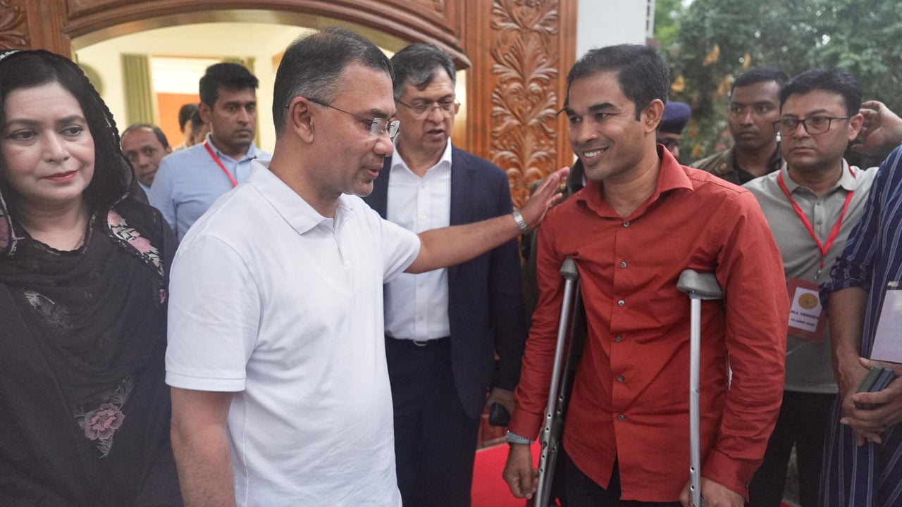 চবি ছাত্রদল সাধারণ সম্পাদকে কাছে ডেকে নিলেন প্রধানমন্ত্রী, দিলেন বিভিন্ন পরামর্শ