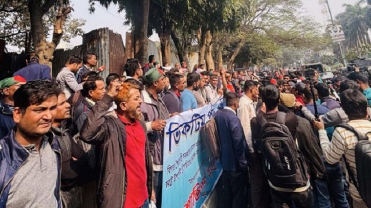 চাকরিচ্যুত পুলিশদের পুনর্বহালের দাবিতে সচিবালয় অভিমুখে পদযাত্রা