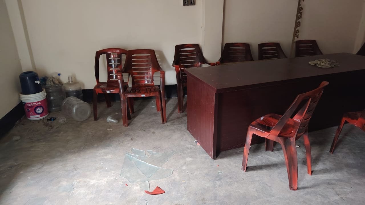 বিএনপি কার্যালয়ে ঢুকে প্রধানমন্ত্রীর ছবি ভাঙচুরের অভিযোগ