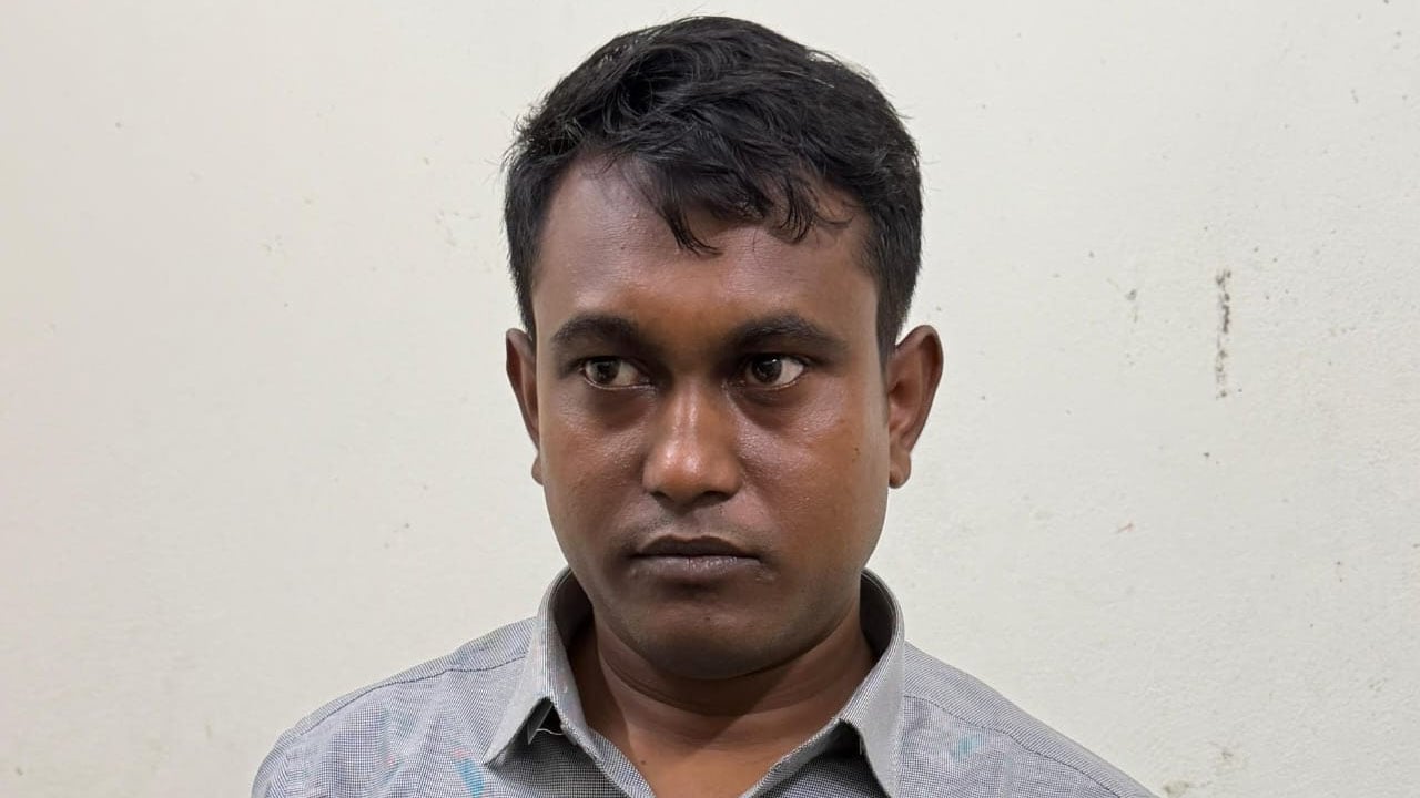 প্রক্সি পরীক্ষার্থী দিয়ে চাকরি নেয়ার চেষ্টা, পিএসসিতে প্রার্থী আটক


