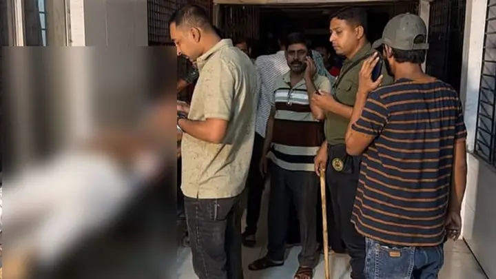 পাবনায় এলোপাতাড়ি গুলিতে হাটের ইজারাদারসহ ২ জন নিহত
