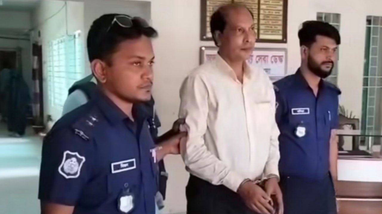 নারীসহ পুলিশি পাহারায় রাত কাটাতে চেয়ে আটক ‘ভুয়া জজ’