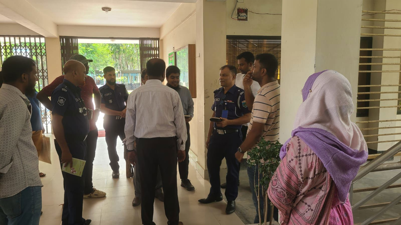আটঘরিয়া উপজেলা পরিষদের দুই সরকারি অফিসে দুর্ধর্ষ চুরি