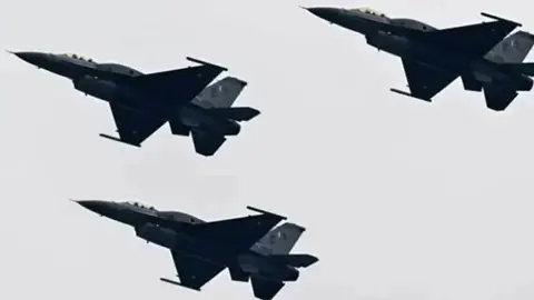 আফগানিস্তানে পাকিস্তানের বিমান হামলায় নিহত ২২