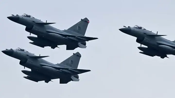 আফগানিস্তানে পাকিস্তানের বিমান হামলায় নিহত ৩