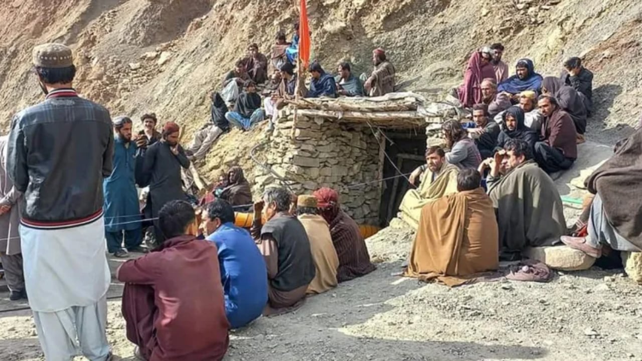 পাকিস্তানে খনি প্রকল্পে সশস্ত্র হামলায় নিহত অন্তত ১০