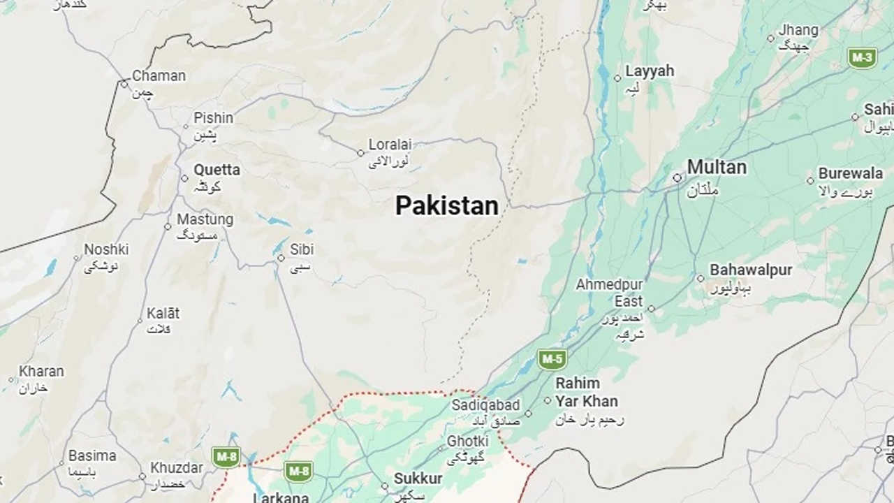 পাকিস্তানে সড়ক দুর্ঘটনায় নিহত ৬