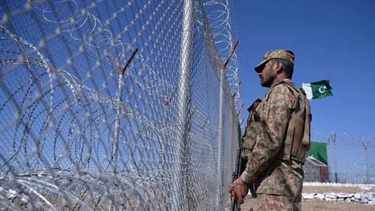 পাকিস্তানের হামলায় ২৩ আফগান সেনা নিহত