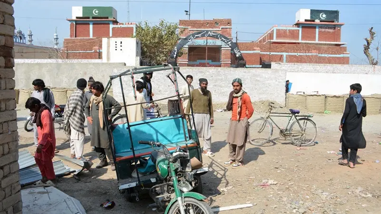 পাকিস্তানে ধারাবাহিক হামলায় অন্তত ১৪ জন নিহত