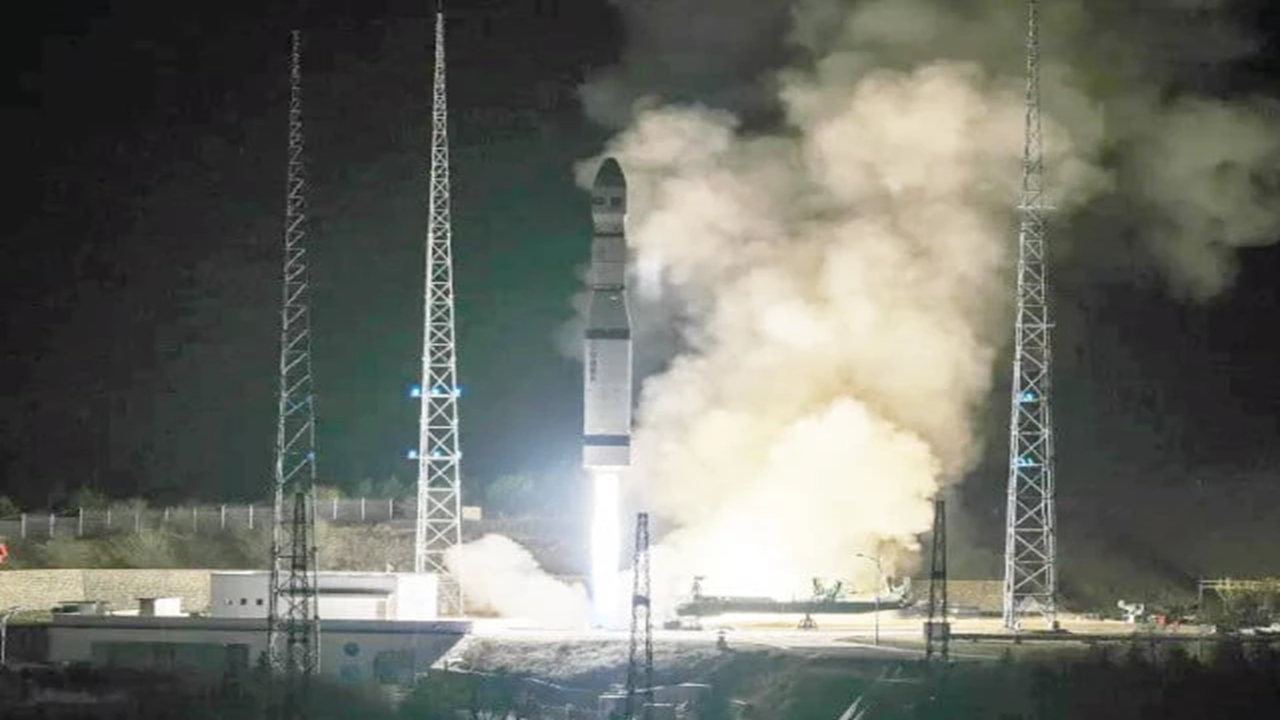 উচ্চক্ষমতাসম্পন্ন ইমেজিং স্যাটেলাইট সফলভাবে উৎক্ষেপণ করল পাকিস্তান