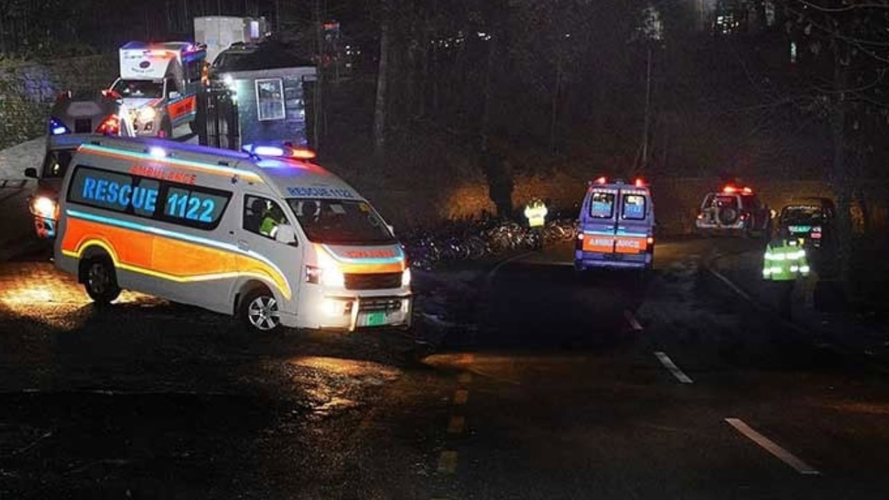 পাকিস্তানে ট্রাক খালে পড়ে নিহত ১৪