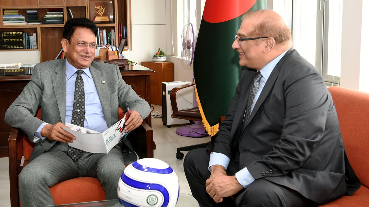 পাকিস্তান হাইকমিশনারের সঙ্গে শিক্ষামন্ত্রীর সাক্ষাৎ