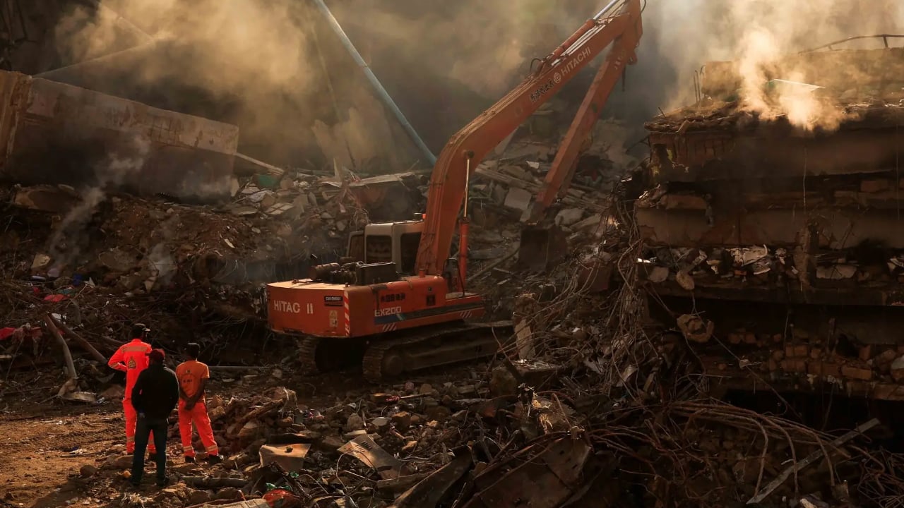 পাকিস্তানে অগ্নিকাণ্ড: এক দোকান থেকে ৩০ জনের লাশ উদ্ধার