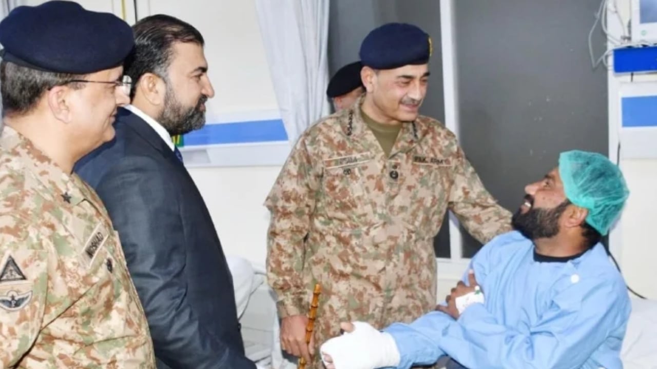 সন্ত্রাসীদের উদ্দেশ্যে কড়া বার্তা পাকিস্তানের সেনাপ্রধানের