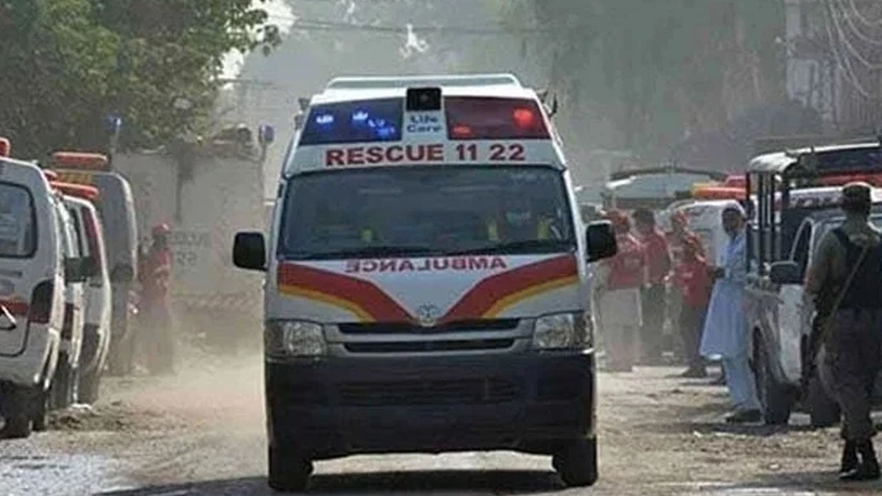 পাকিস্তানে ট্রাক খাদে পড়ে নিহত ১৫
