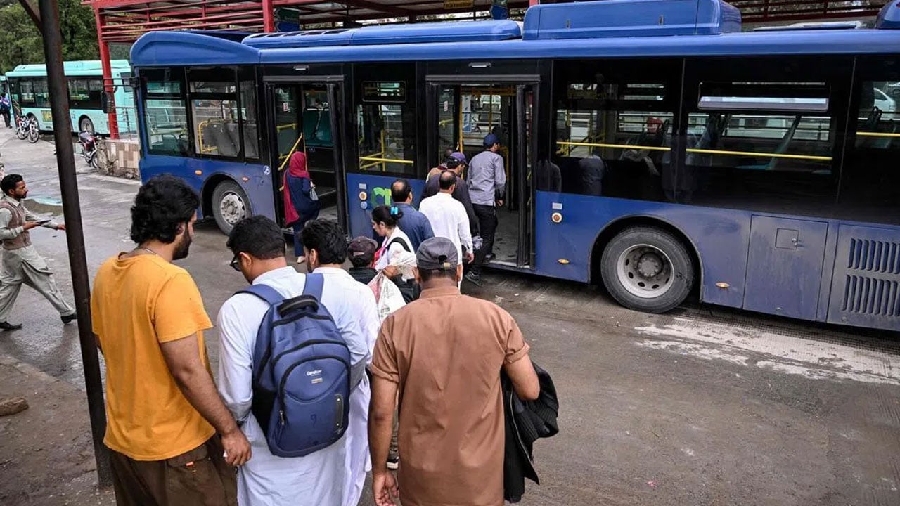 জ্বালানি সংকটে গণপরিবহন সেবা ফ্রি করার ঘোষণা পাকিস্তানের