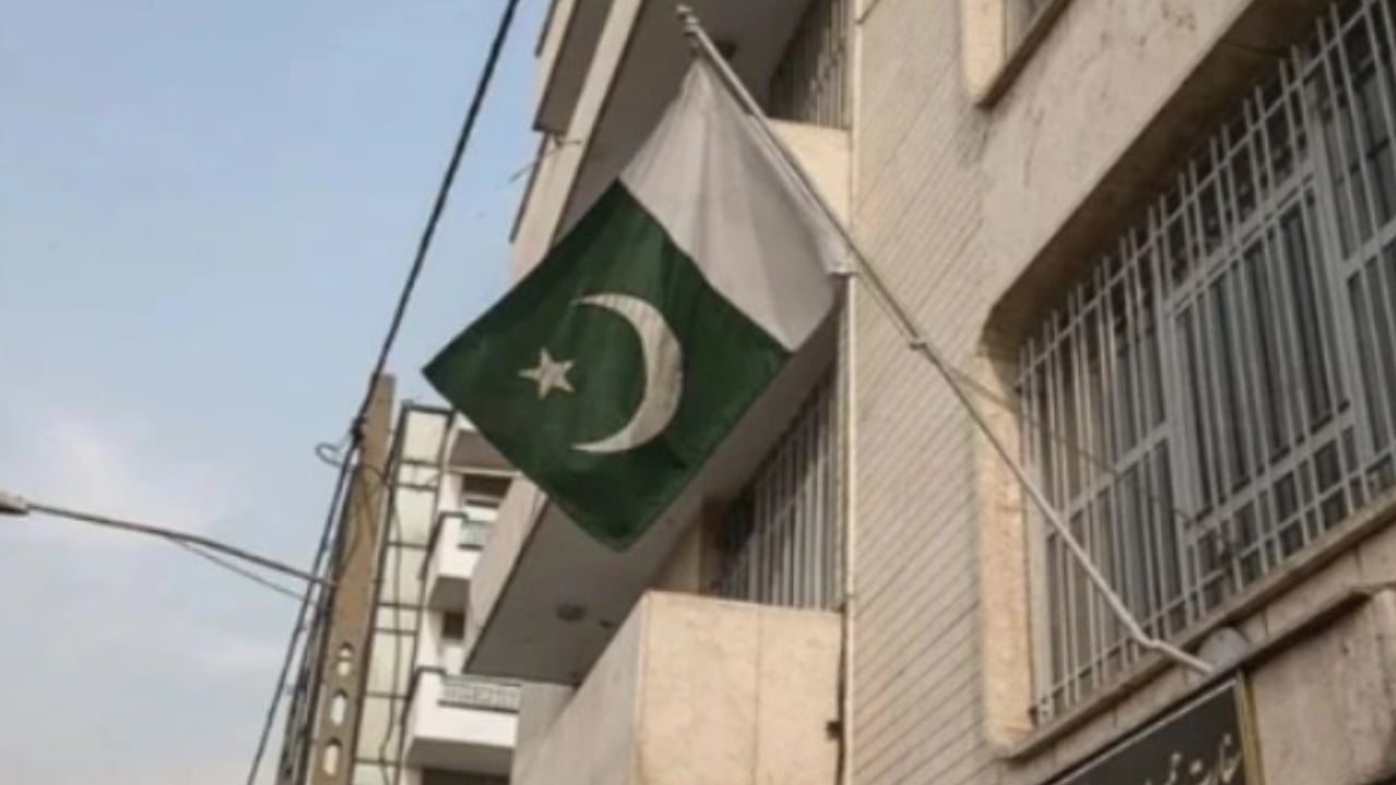 ইরানে পাকিস্তানি দূতাবাসের কাছে বিস্ফোরণ