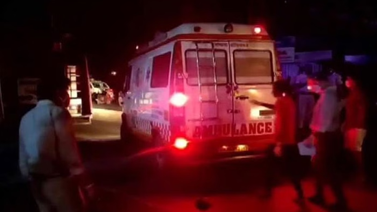 পাকিস্তানে গ্যাস ট্যাংকারের সঙ্গে প্রাইভেট কারের সংঘর্ষে নিহত ১০