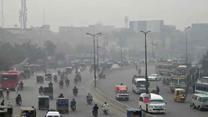 বিশ্বের সবচেয়ে দূষিত বায়ুর শহর লাহোর