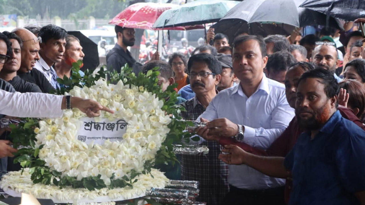 বৃষ্টি ও চোখের জলে ফরিদা পারভীনকে শেষ বিদায়