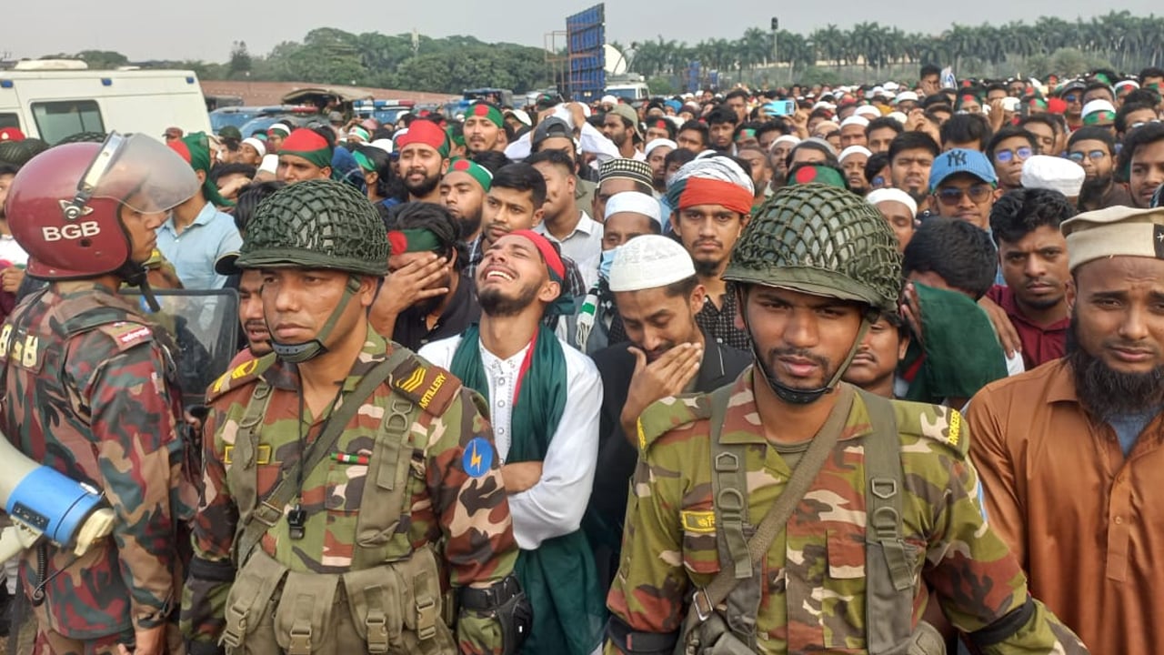 সংসদ ভবনে প্রবেশের চেষ্টা