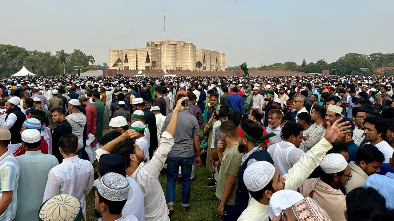 কিছুক্ষণের মধ্যে শুরু হতে যাচ্ছে হাদির জানাজা