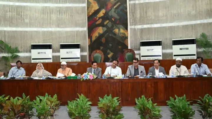 আবাসিক এলাকায় নকশার ব্যত্যয় ঘটিয়ে ভবন নির্মাণ বন্ধে কঠোর পদক্ষেপের সুপারিশ