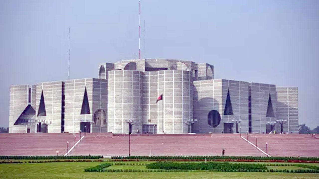 ভোটের দায়িত্বে কেউ আগ্রহী, কেউ নারাজ