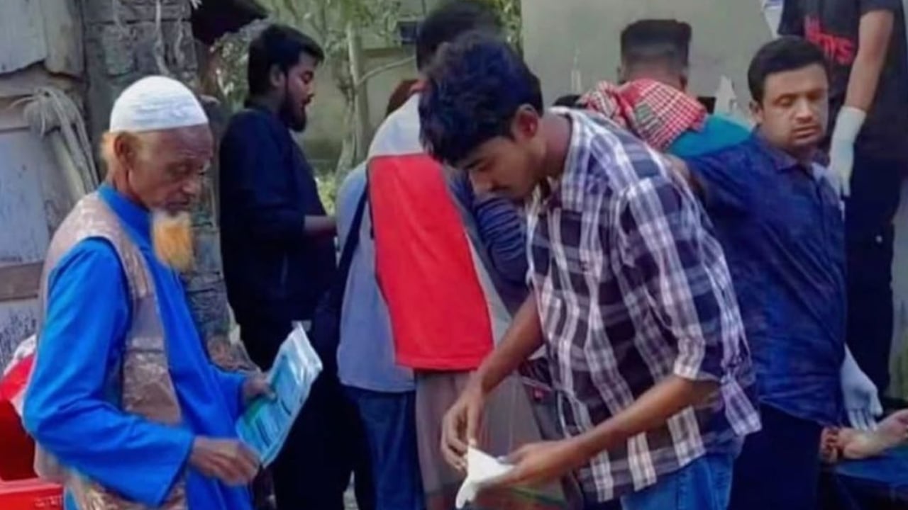 সাতক্ষীরায় পিঠা খেয়ে হাসপাতালে ১১ জন